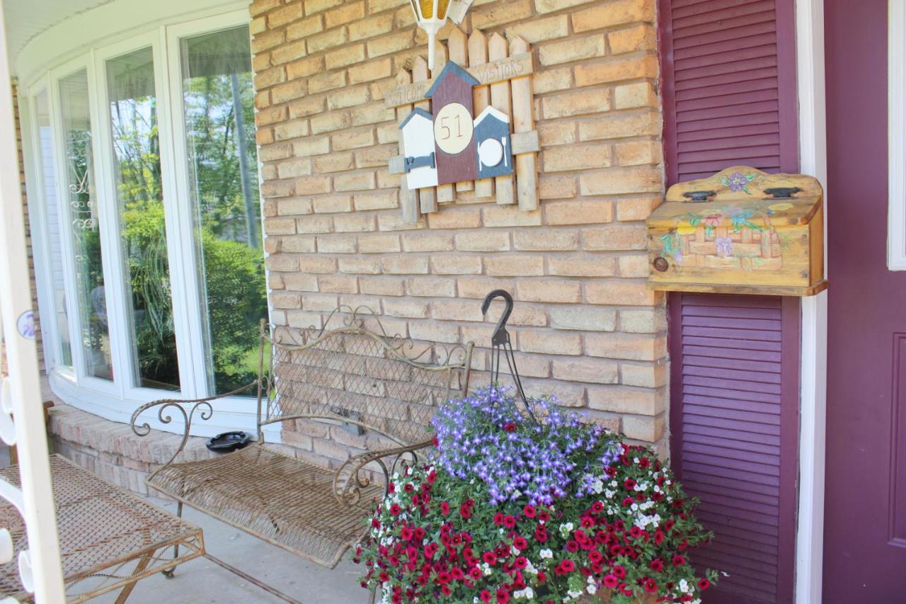 Carrousel Bed & Breakfast Cayuga Exteriör bild