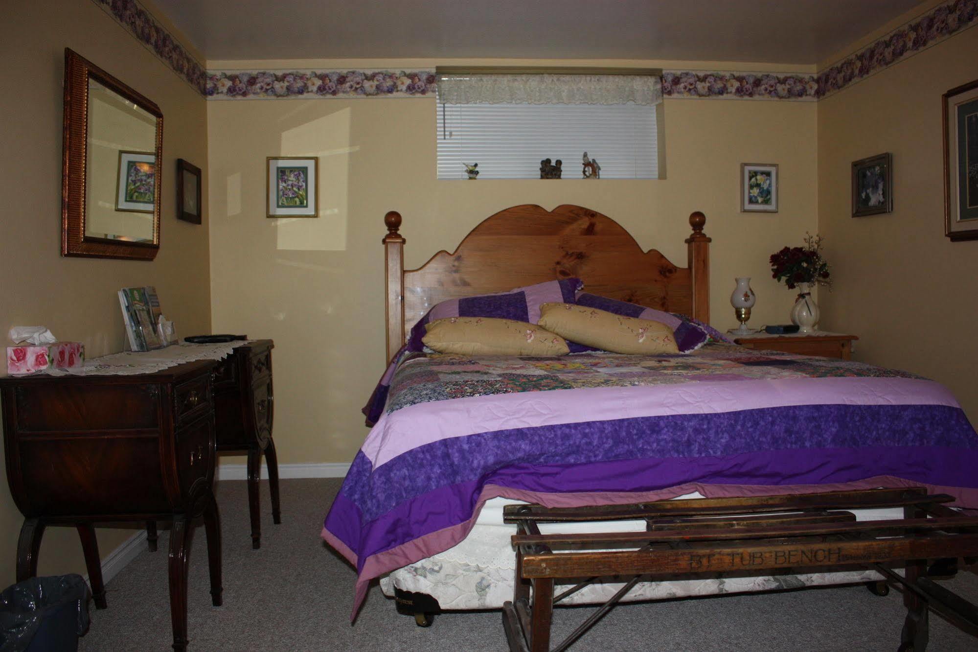 Carrousel Bed & Breakfast Cayuga Exteriör bild